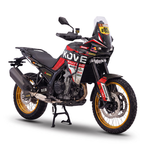 Kove 800X con kit de adhesivos Rally Raid Red en rojo y negro con dorsal 85